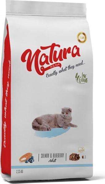 Natura Somonlu ve Yaban Mersinli Düşük Tahıllı Yetişkin Kedi Maması 2,25kg