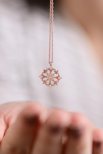 Eva Jewelry Püsküllü Yonca 14k Rose Gold Kaplama Kadın Kolye