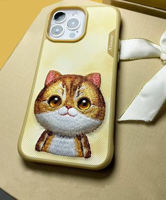 Nimmy iPhone 14 Pro Cat Serisi Nakış işlemeli Gold Detaylı Kılıf Sarı