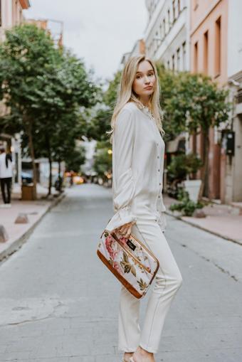 13-14 Inch Cream Roses Macbook- Laptop Bag
