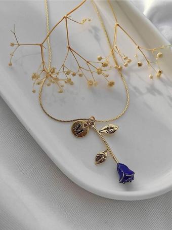 Amabel Jewelerys Gül Detaylı Harfli Zincir Kolye (KADINLAR GÜNÜNE ÖZEL HEDİYELİ)