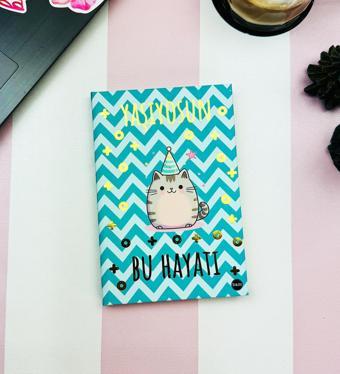 Yaşıyosun Bu Hayatı V2 Tasarımlı Lastikli Defter