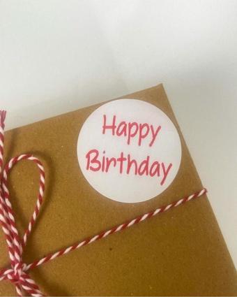 Butiksosyetik Happy Birthday Kırmızı Yazılı 5 cm Yuvarlak Yapışkanlı Sticker 100 Adet