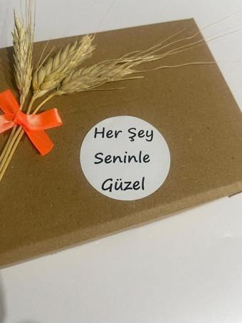 Butiksosyetik Herşey Seninle Güzel Siyah Yazılı Yuvarlak Yapışkanlı Etiket 3 x 3 cm 150 Adet