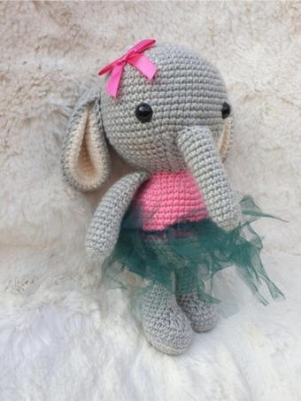 Butiksosyetik Gri Elbiseli Amigurumi Fil 24 cm