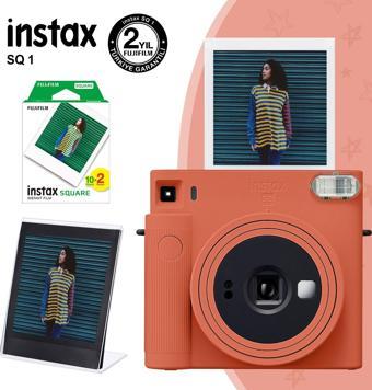 Instax SQ1 Terracotta Turuncu Fotoğraf Makinesi 20li Kare Film ve Pleksi Çerçeve