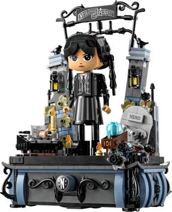 Wednesday Sets - 76780 Wednesday Addams Figure (702 Parça)