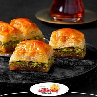 Güllüoğlu Fıstıklı Baklava 1 Kg.