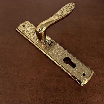 Özen Handles İmza Titanyum ZK19 Zamak Aynalı Yale Çelik Kapı Kolu Sağ Basar Tek Yön