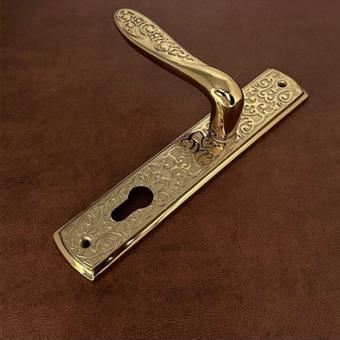 Özen Handles İmza Titanyum ZK19 Zamak Aynalı Yale Çelik Kapı Kolu Sol Basar Tek Yön