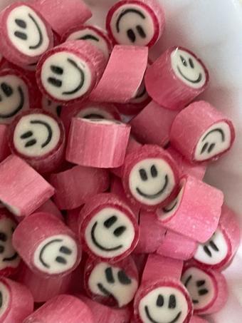Şekerci Yaşar Pembe Gülenyüz Çilek Aromalı Lolly Akide Şeker 250 Gr.