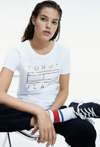 Tommy Hilfiger Kadın Metallic Logo T-Shirt DW0DW07158