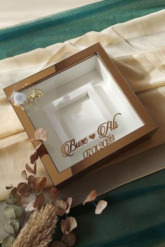 Verda Çerçeve Ledli 25X25 Cm Fotoğraf Bölümlü Broz Pleksi Kaplı Verda Anı Çerçevesi-6 Cm Derinlikli Anı Çerçevesi