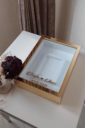 Verda Çerçeve Yeni Model 25X35 Cm Gold Renk Ledsiz Fotoğraf Alanlı Model Tasarım Gül Kutusu Anı Çerçevesi! Isimli