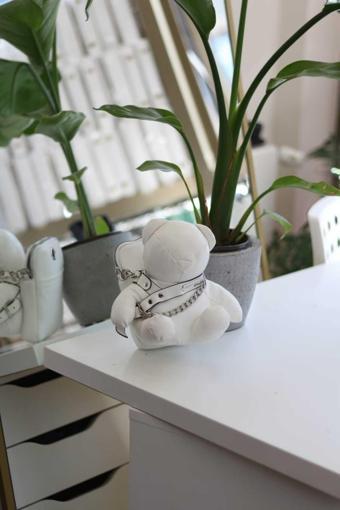 Moom Bag Kadın Beyaz Ayıcık Maskot Detaylı Kalın Zincir Askılı Telefon Çantası
