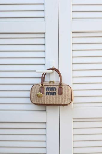 Moom Bag Kadın Camel Hasır Doku Çift Kulp Maskotlu Omuz Çantası