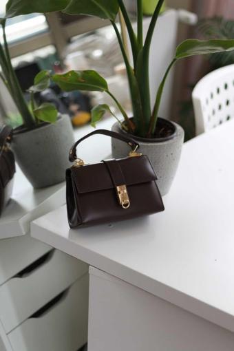 Moom Bag Kadın Mat Acı Kahve Süet Gold Aksesuar Fermuar Detaylı Omuz Çantası