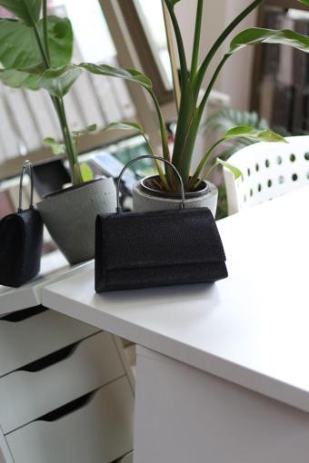 Moom Bag Kadın Siyah Metal Tutma Saplı Kapaklı Abiye Çantası