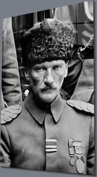 İdealizbiz Atatürk Portre Dikey Siyah Beyaz Cam Tablo Hediyelik Büyük Tablo Ev Ofis Dekoru