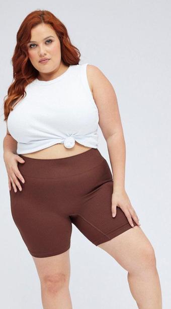 Banega Curve Kadın Büyük Beden Fitilli Yüksek Bel Toparlayıcı Örme Biker Şort Kısa Kahverengi Tayt