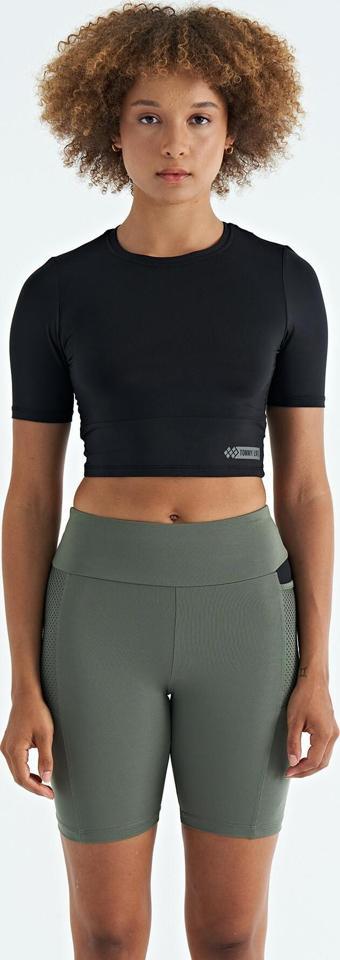 Siyah Sırt Dekolteli Standart Kalıp O Yaka Kadın Crop T-Shirt - 97265