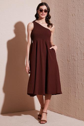 Lela Regular Fit Tek Omuz Belden Açılan Gipeli Midi Boy Bayan Elbise 67810248 KAHVE