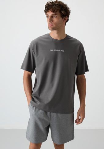 Koyu Gri Pamuklu Kalın Yüzeyi Dokulu Oversize Fit  Baskılı Erkek T-Shirt - 88364