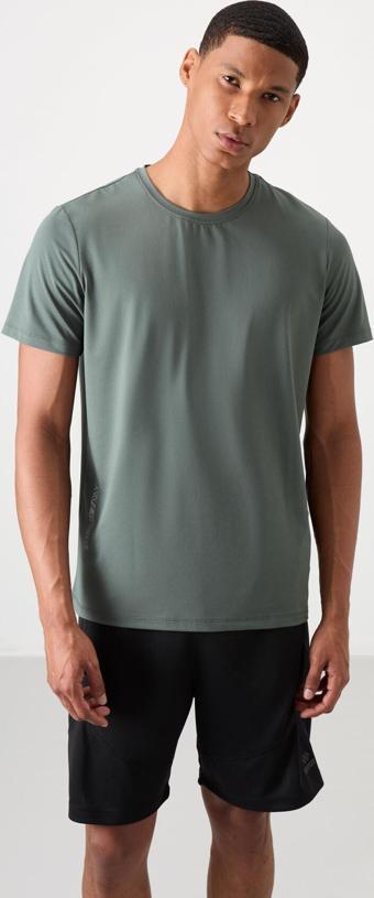 Haki Polyester Nefes Alan Dokulu İnce Esnek Standart Fit Erkek Performans T-Shirt - 88388