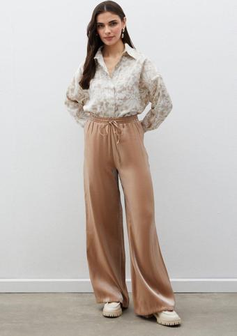 Bel Lastikli Parlak Pantolon - Camel