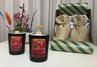 Ecuy Hediyelik Mum Çilek Aromalı Ahşap Fitilli Hediye Kutulu El Yapımı Dekoratif Doğal 2 Adet Mumluk