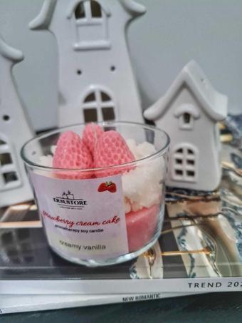 Ersustore Candles Strawberry Cupcake Çilekli Mum Vanilya Amber Kokulu Hediyelik Dekoratif Soya Mum