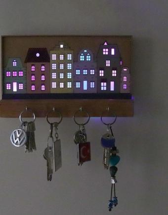 Veraart Işıklı Dekoratif Şehir Temalı Ahşap Organizer Anahtar Askılığı