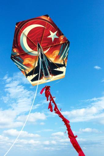 Hak-İş Oyuncak Türk Bayrağı & F16 Desenli Kolay Kurulum Altıgen Çıtalı Uçurtma
