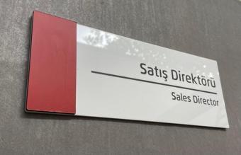 Yönline Pearl Red Serisi Kapı İsimliği Satış Direktörü