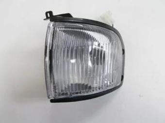 Mazda B2500- Pıck Up- 01/03; Ön Sinyal Sağ Beyaz (Koto) (Oem No: Uh71-51-060)