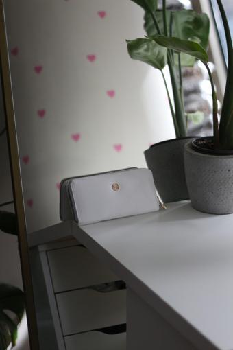 Beyaz Dokulu Slim Kartlık Detaylı Cüzdan 