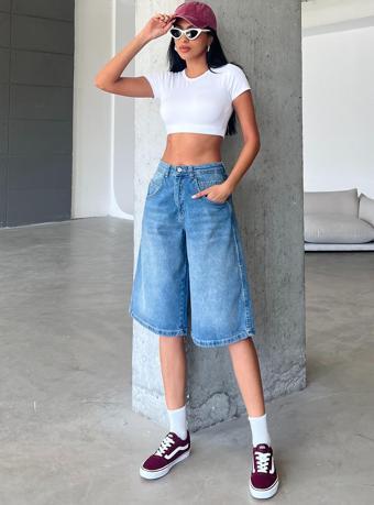 Toka Detaylı Bol Kesim  Rahat Baggy Jean Kot Salaş Kadın Bermuda Diz Altı  Denim Şort @Casoria