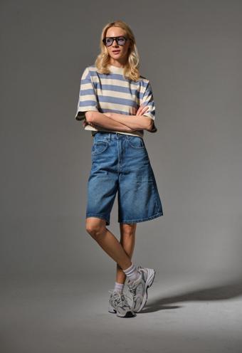 Toka Detaylı Bol Kesim  Rahat Baggy Jean Kot Salaş Kadın Bermuda Diz Altı  Denim Şort @Casoria