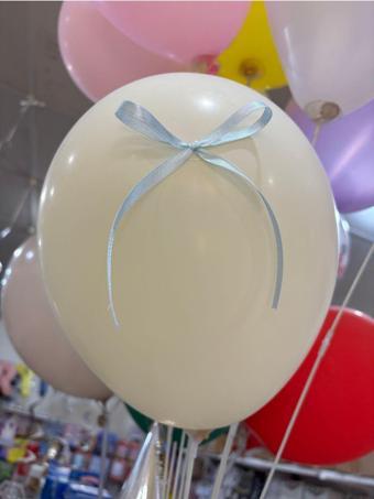 Mavi  Fiyonk Kurdeleli  6 Adet fildişi (krem ) balon