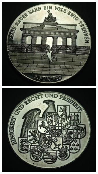 Escoines Koleksiyon 39963680261c12d2fa Berlin Duvarı'nın Yıkılışı Temalı ÇİL Madalya 21,58gr. 40mm