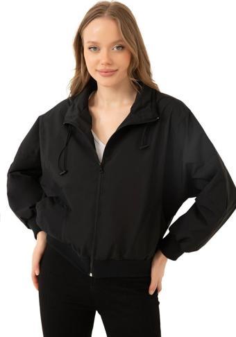 Kadın Dik Yaka Su ve Rüzgar Geçirmez Oversize Crop Mevsimlik Yağmurluk Rüzgarlık