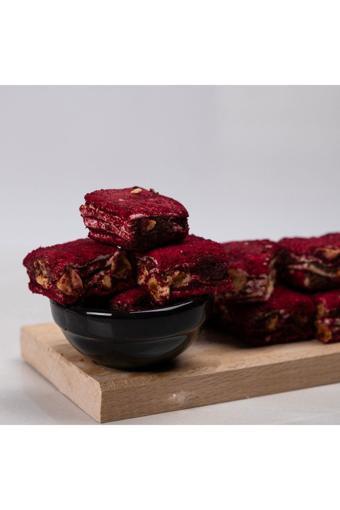 Leblebi Çarşısı Kırmızı Velvet Kaplı Fındıklı Çikolatalı Baklava Dilim Lokum - 750 Gr