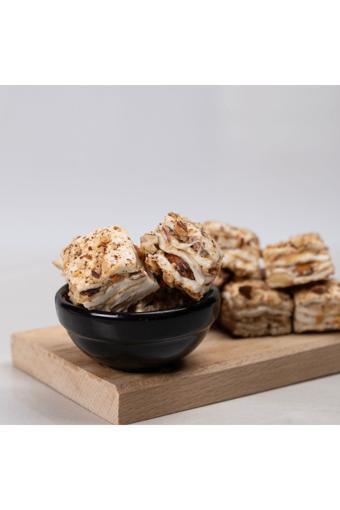 Leblebi Çarşısı Badem Kaplı Bademli Fındık Kremalı Baklava Dilim Lokum - 500 Gr