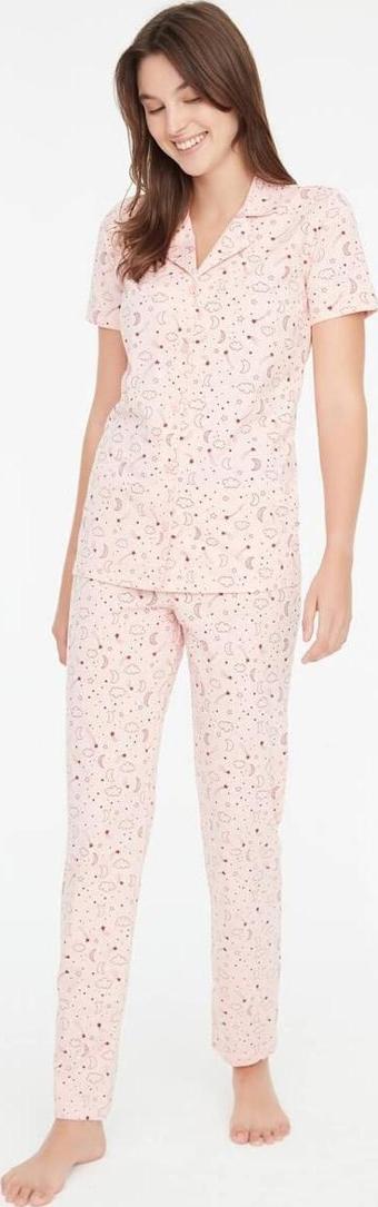 Mod Collection Kadın Gece Desenli Boydan Patlı Pijama Takımı Pembe