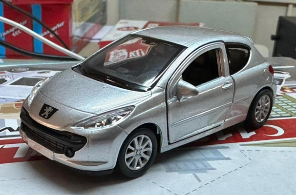 Welly Oyuncak Metal Model Araba 1/36 Çek Bırak Peugeot 207 Gri
