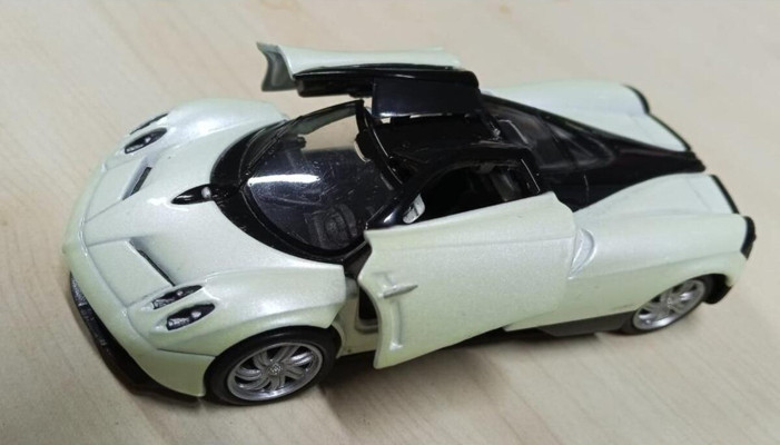 Welly Oyuncak Metal Model Araba 1/36 Çek Bırak Bej Pagani Huayra