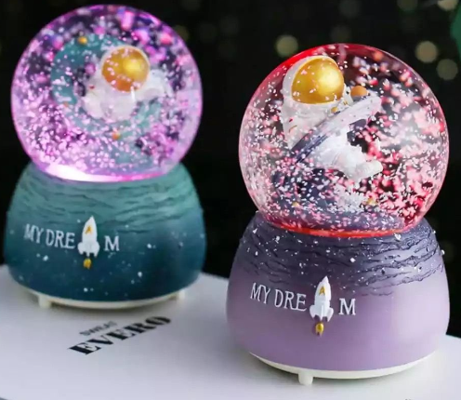 Stumbanng Astronot Kar Küresi Orta Boy