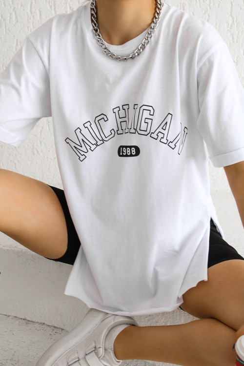 Kadın Oversize Yazı Baskılı Yanı Yırtmaçlı Bisiklet Yaka T-Shirt Beyaz M