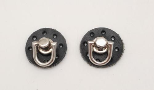 Siyah Renk Gerçek Deri Çift Küp Askı Gümüş Metal