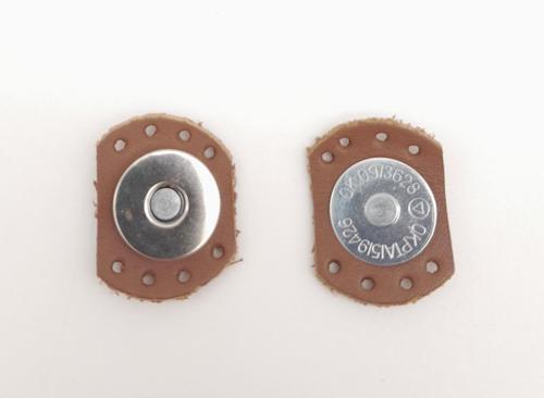 Sütlü Kahve Renk Gerçek Derili Oval Kenar Mıknatıslı Çıtçıt Gümüş Metalli